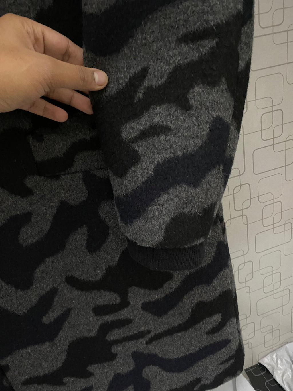 Cheetah Pattern Long Coat (Unisex).                            Length: 38-40, Chest: 21-23, Sleeve: 24.5-25