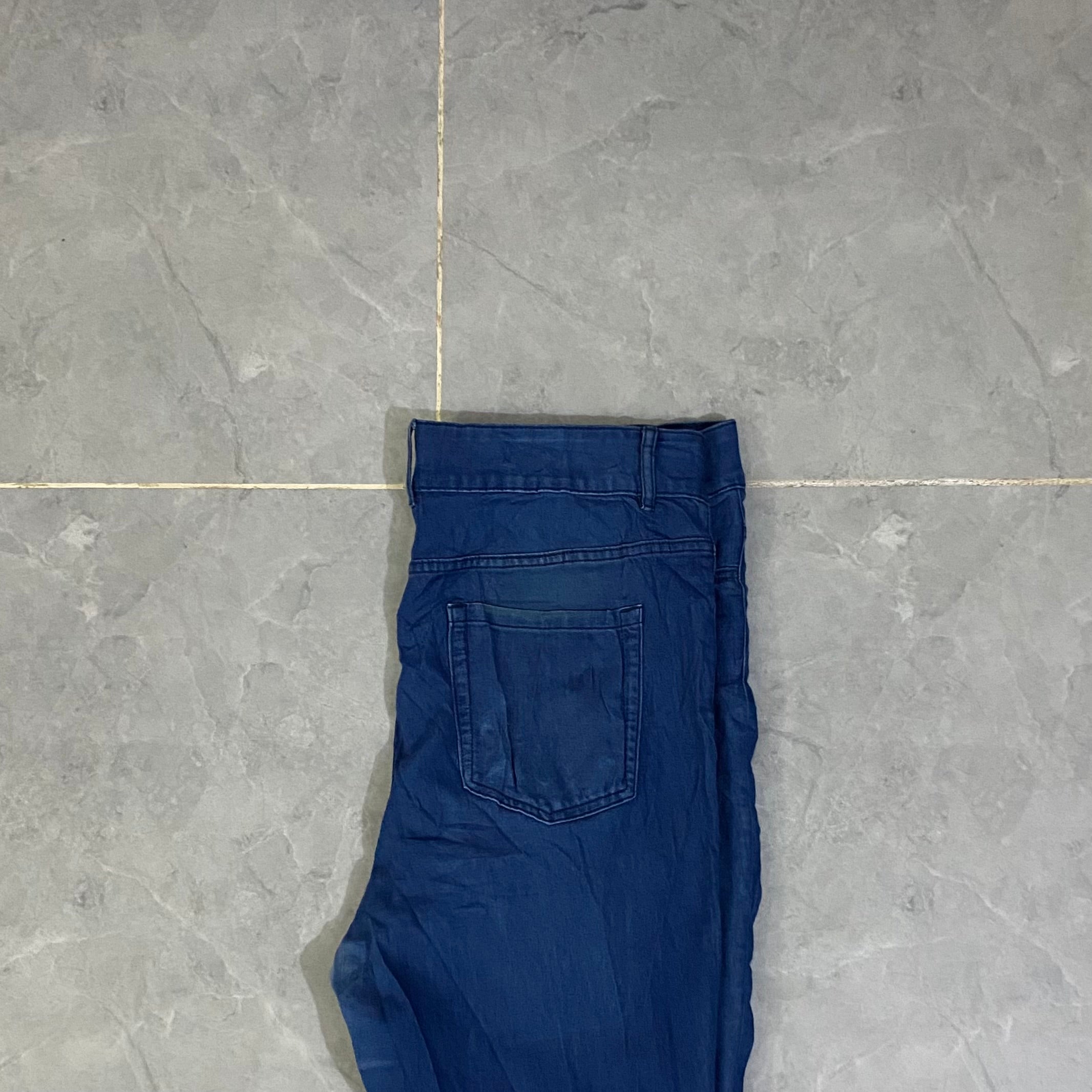 Light blue straight Fit Pant. (Waist: 30” - Length: 41-42”)