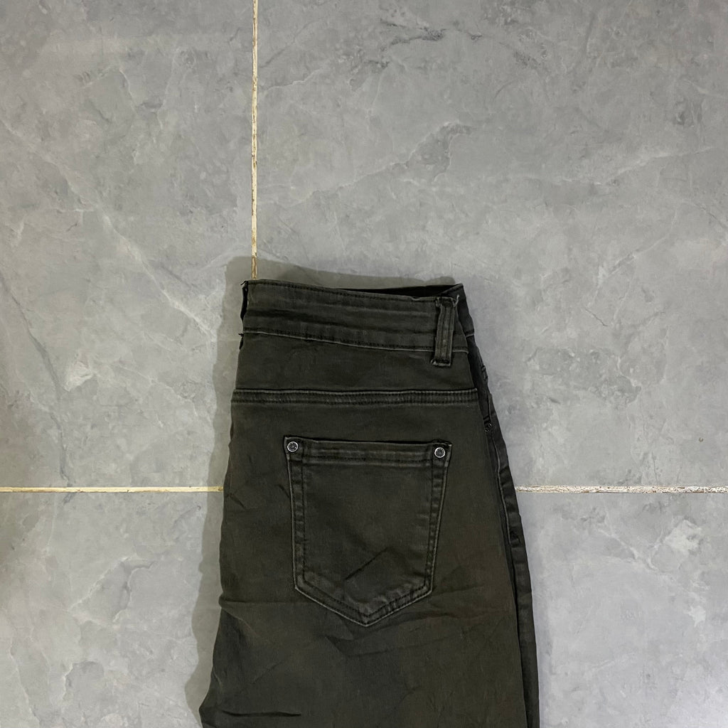 Grey Rough straight Fit Pant. (Waist: 30” - Length: 41-42”)