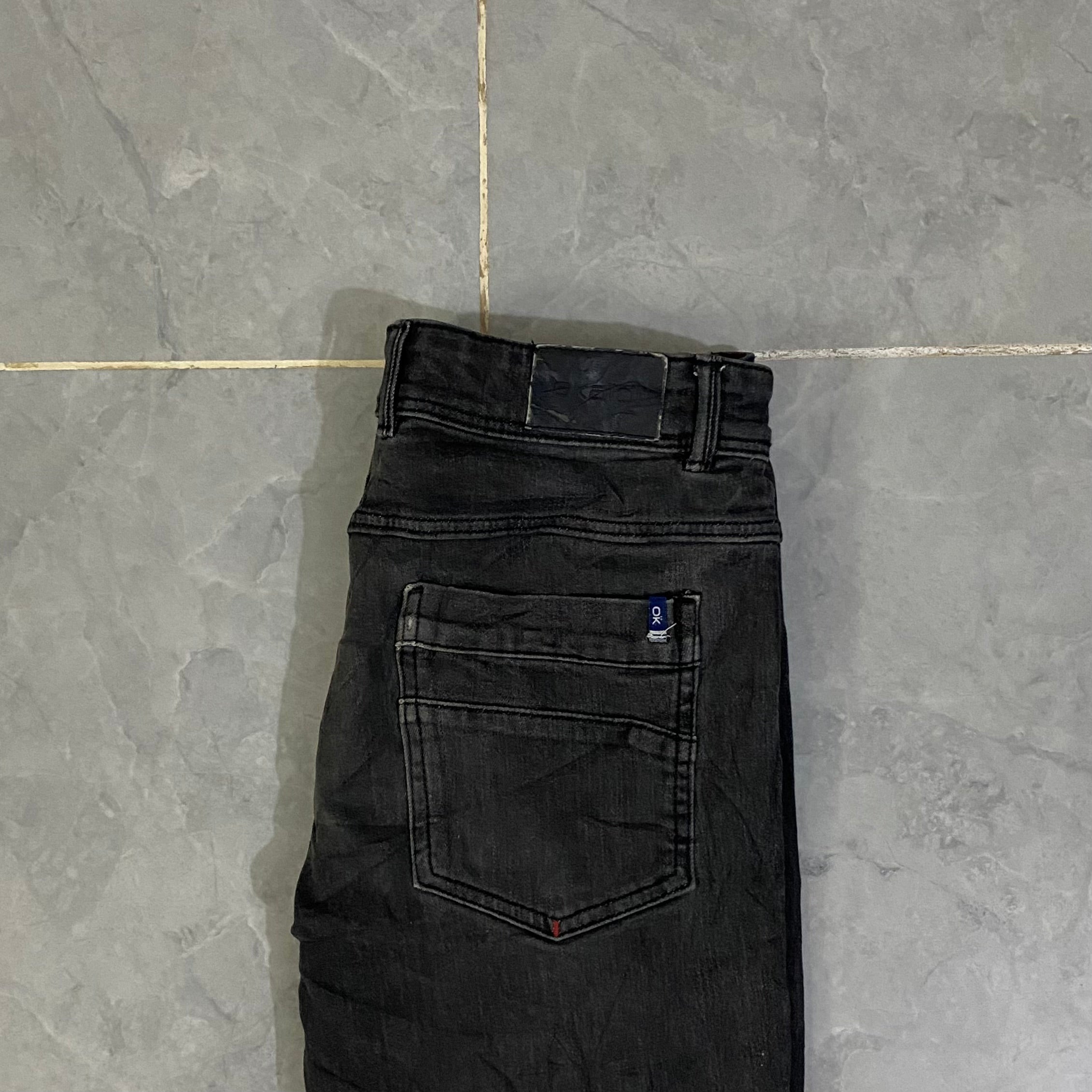 Rough Black straight Fit Pant. (Waist: 31-32” - Length: 42-43”)