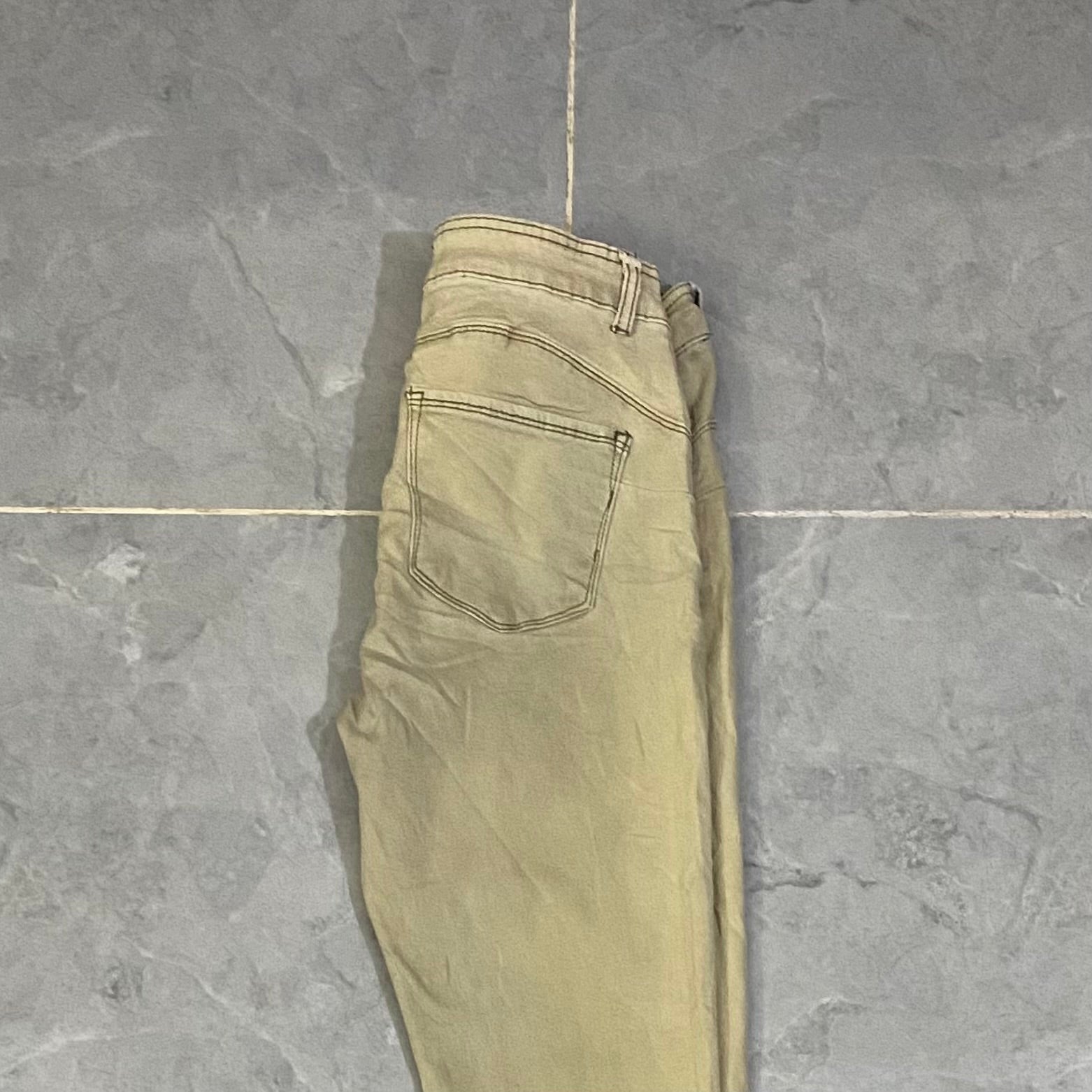 Cream Rough straight Fit Pant. (Waist: 30” - Length: 41-42”)