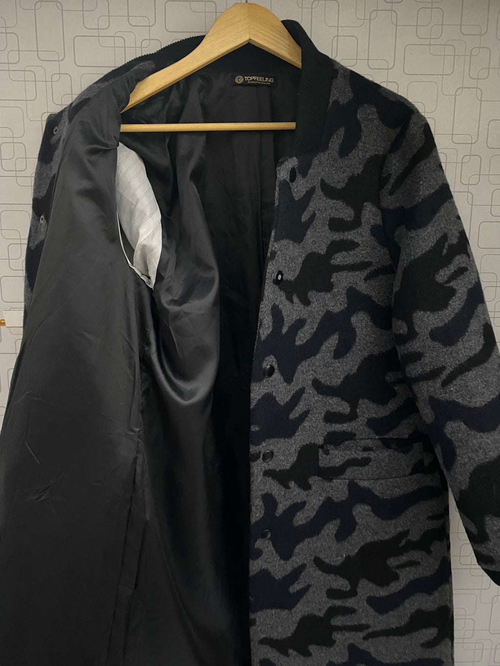 Cheetah Pattern Long Coat (Unisex).                            Length: 38-40, Chest: 21-23, Sleeve: 24.5-25