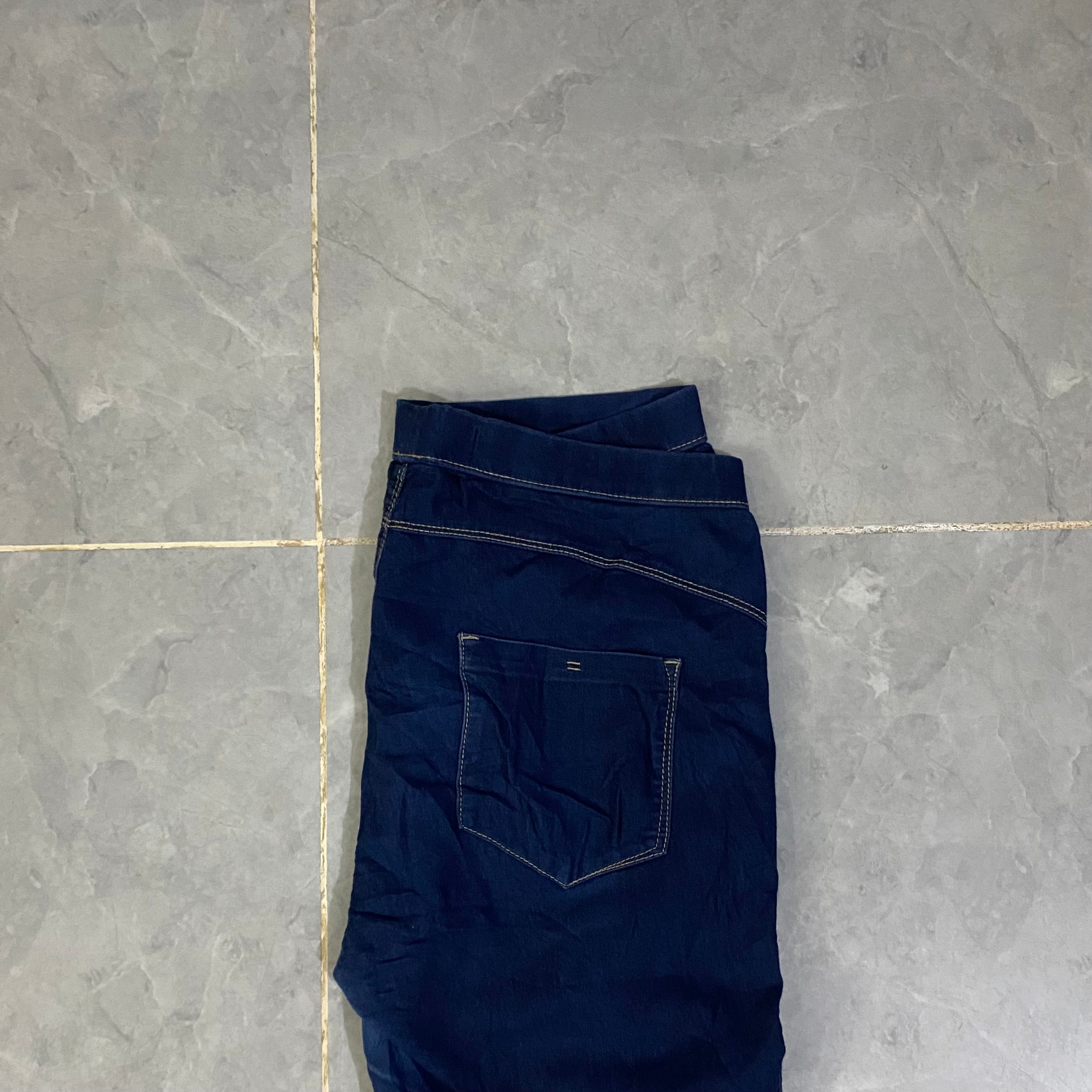 Dark blue straight Fit Pant. (Waist: 31-32” - Length: 41-42”)