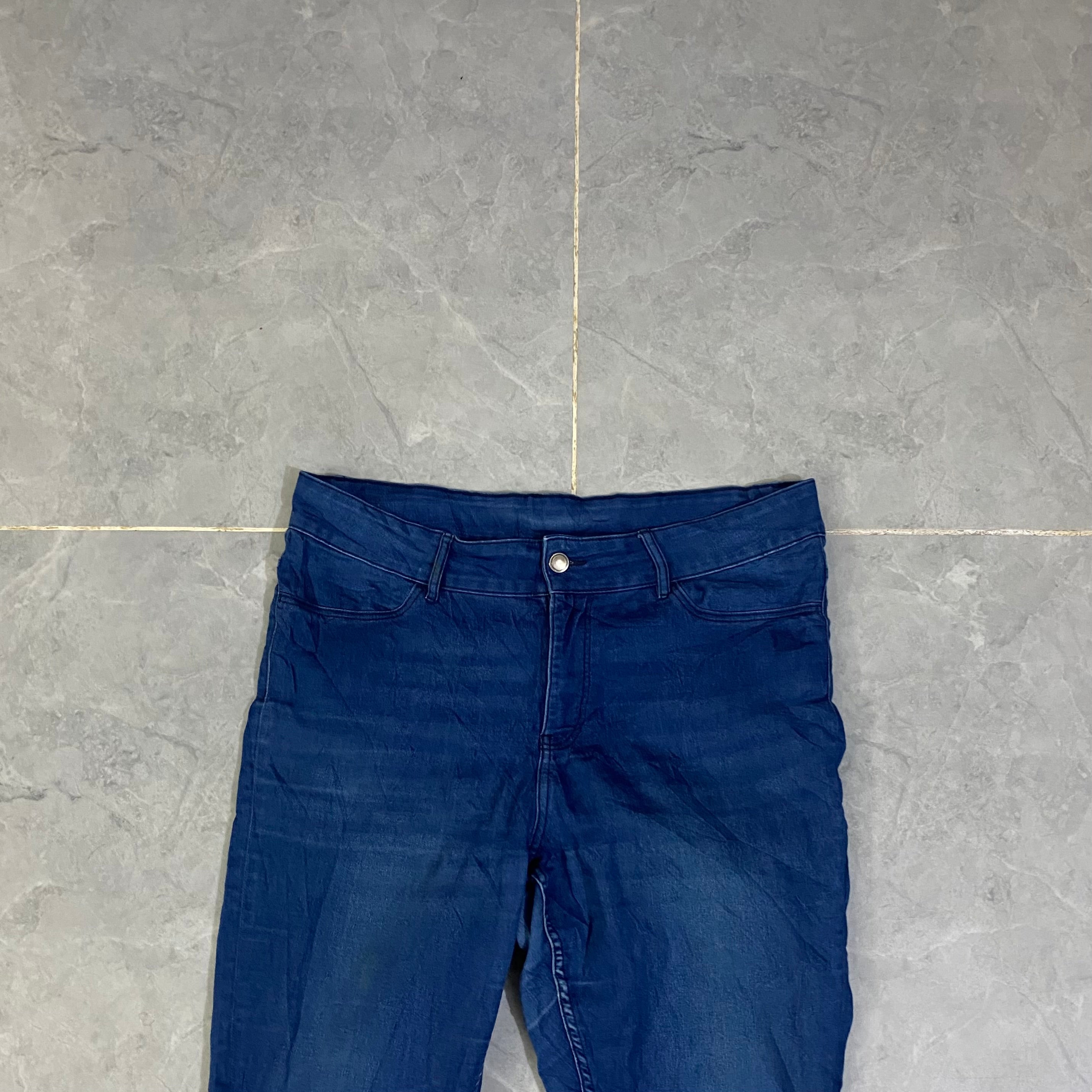 Light blue straight Fit Pant. (Waist: 30” - Length: 41-42”)