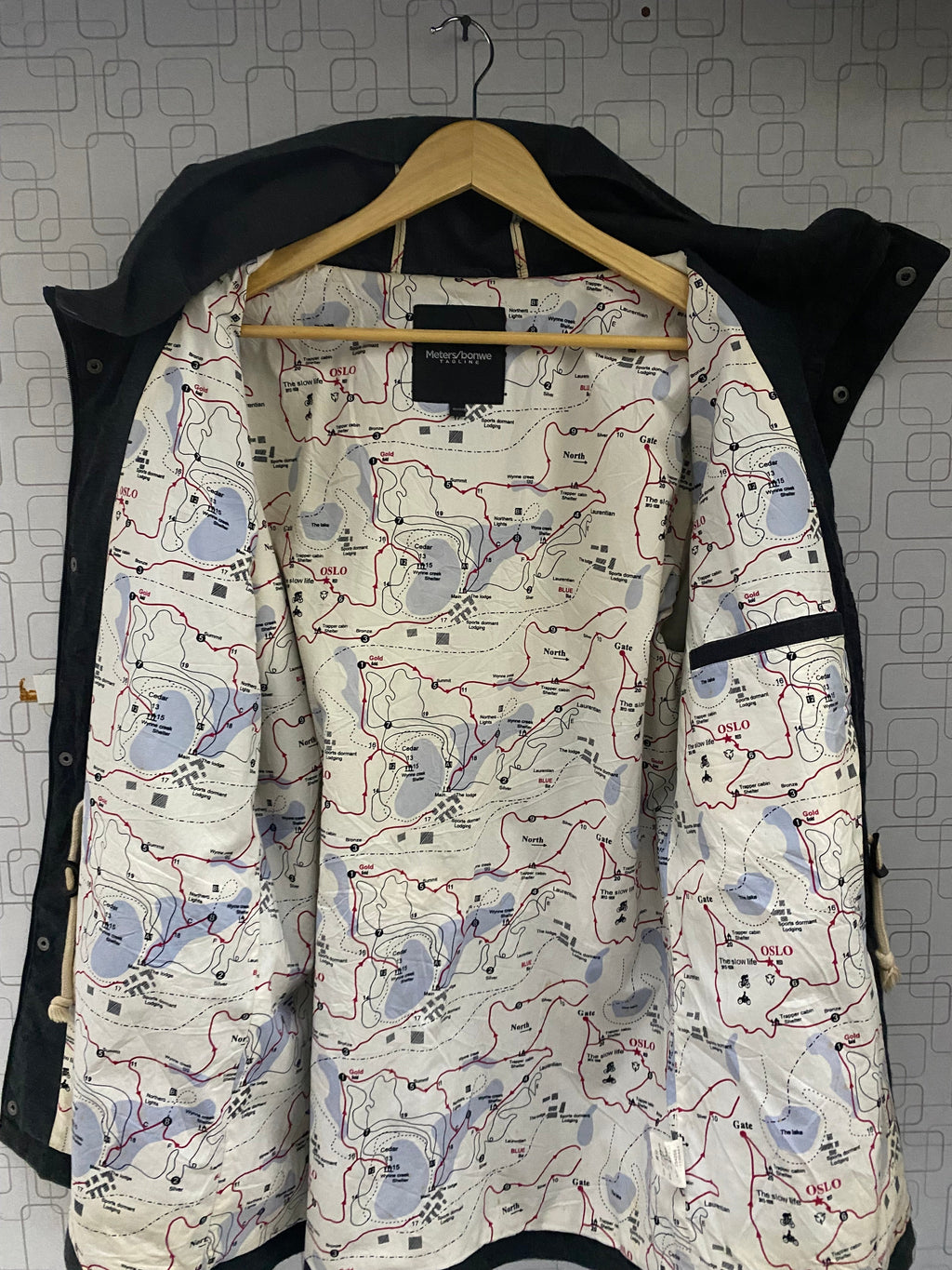 Tagline Short Long Hood Coat (Unisex).                            Length: 34-35, Chest: 22-24, Sleeve: 24.5-25.5