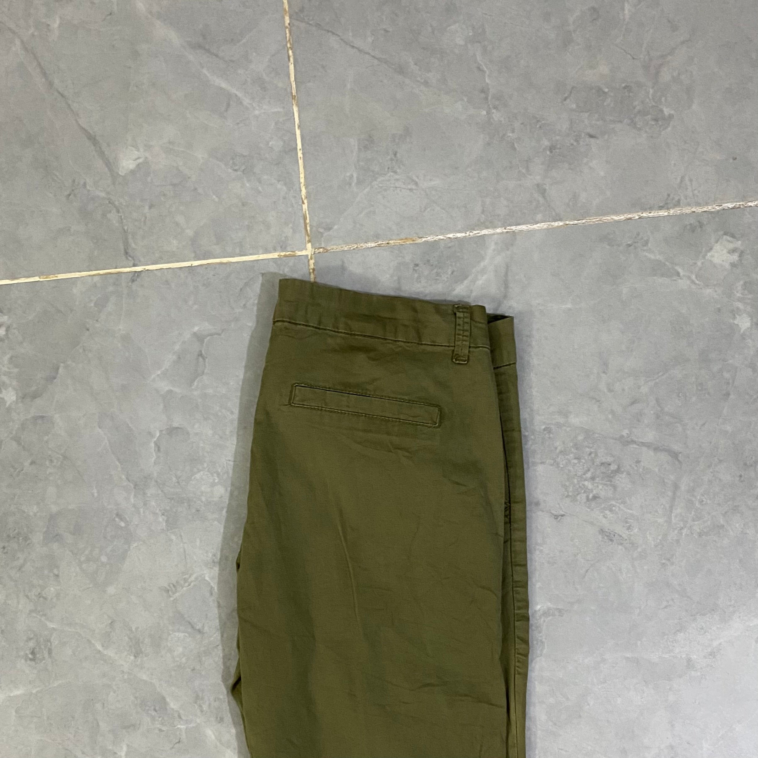 Light Green straight Fit Pant. (Waist: 30” - Length: 41-42”)