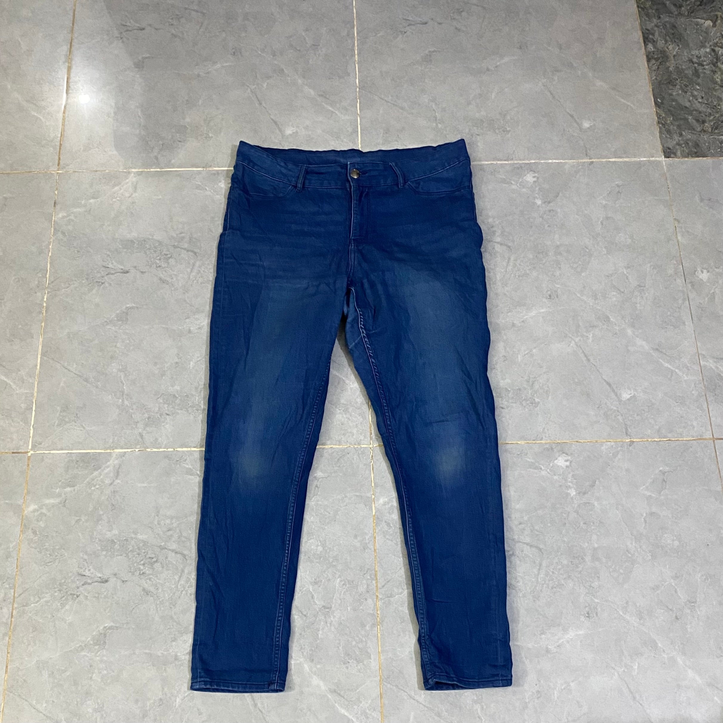 Light blue straight Fit Pant. (Waist: 30” - Length: 41-42”)