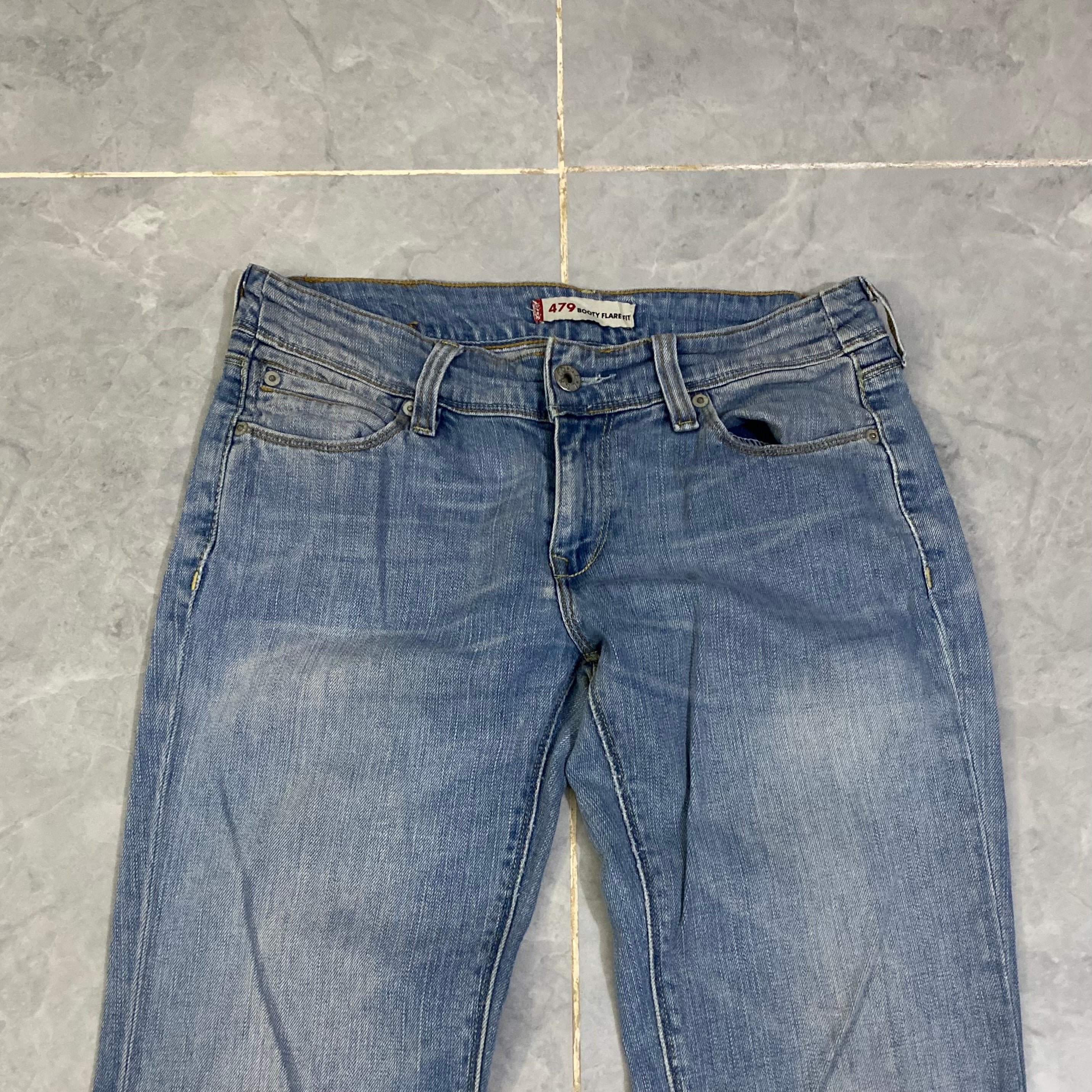 Levis Bottom Baggy Pant. Ladies (Waist: 32-33” - Length: 42-43”)