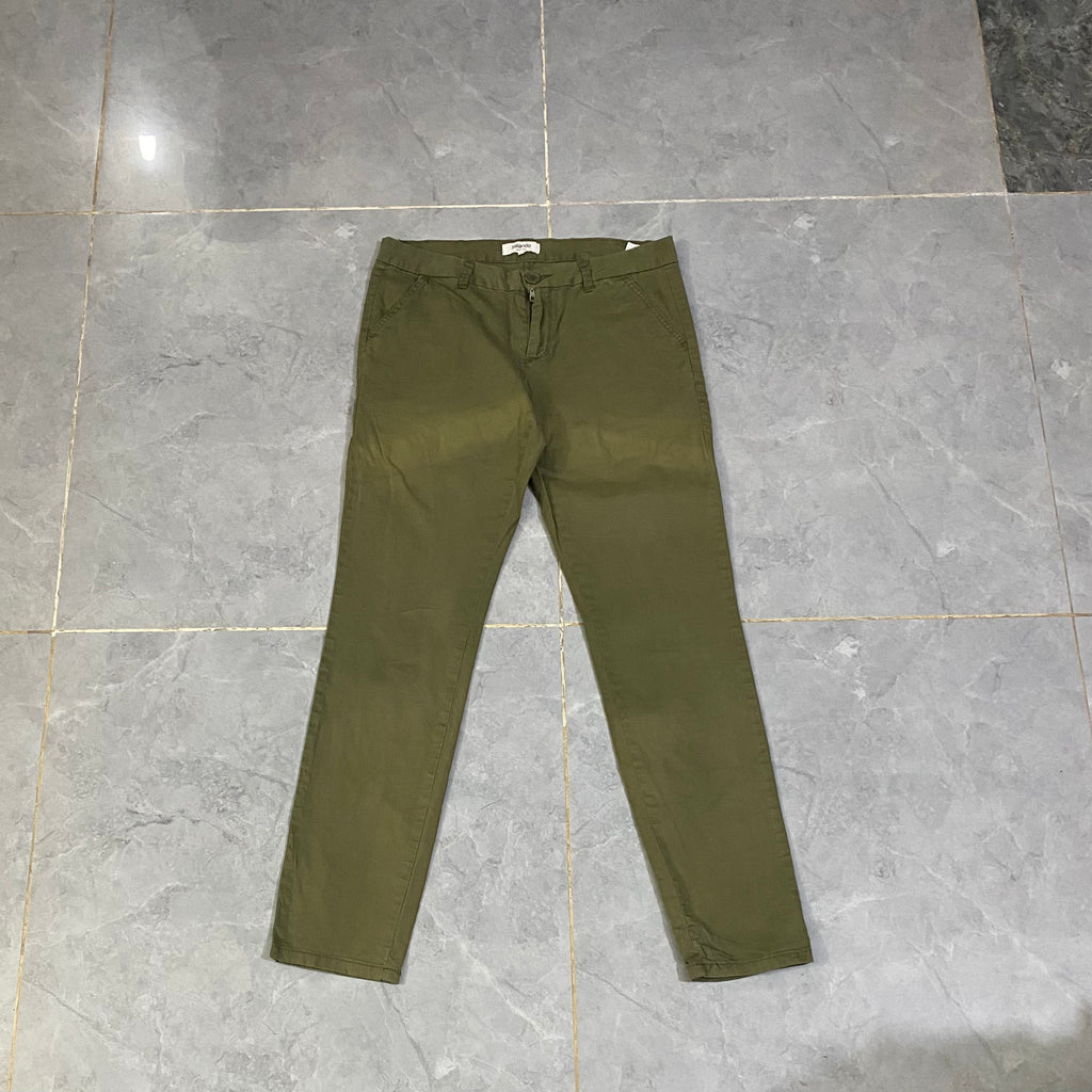 Light Green straight Fit Pant. (Waist: 30” - Length: 41-42”)