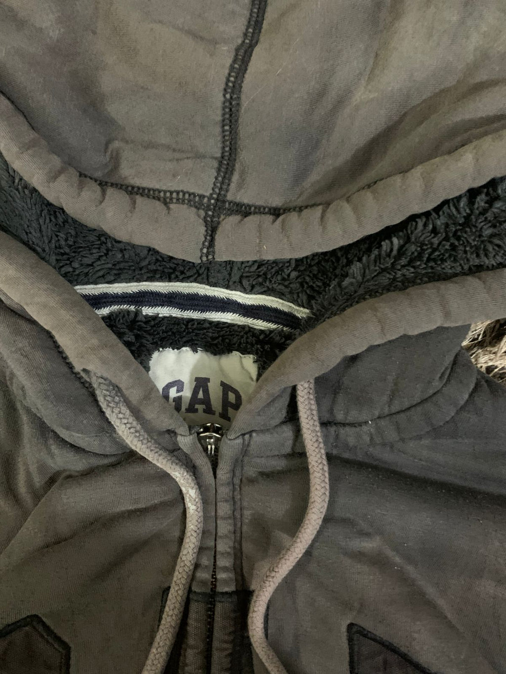 (GAP) WASHED CHARCOAL HOODIE (Thrift)