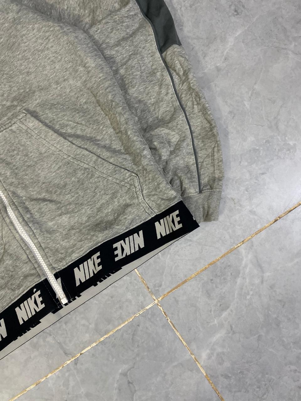NIKE HOODIE (Thrift)