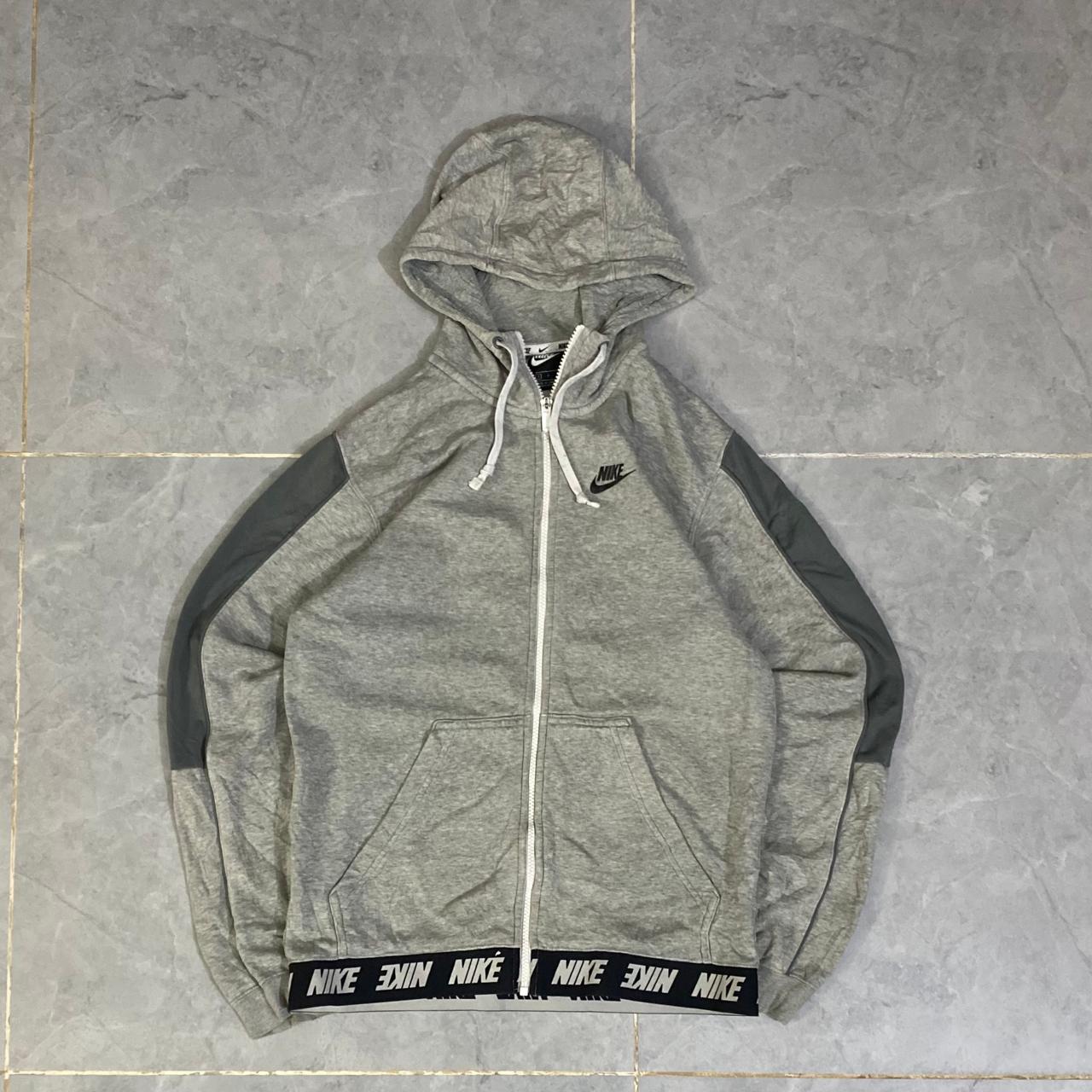 NIKE HOODIE (Thrift)