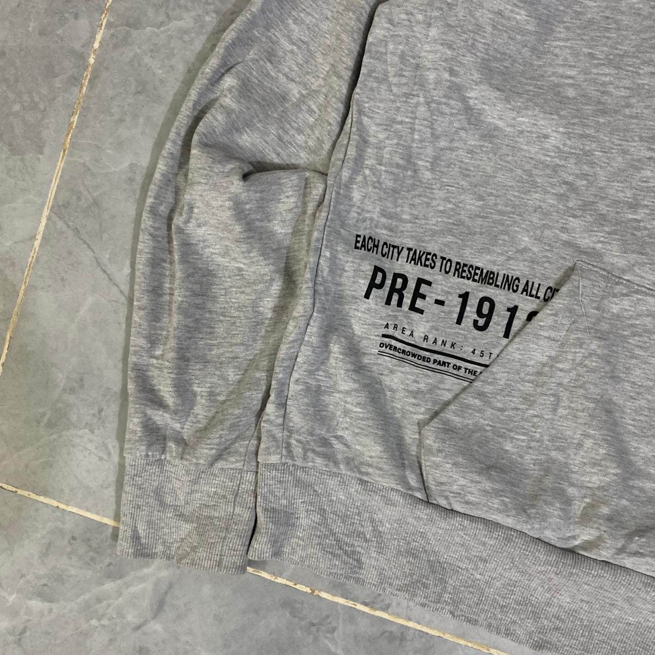 GREY HOODIE (Thrift)