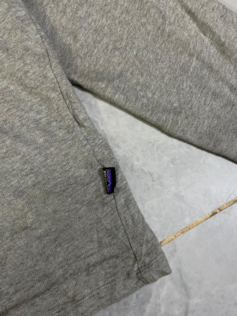 SWEATER (Thrift)