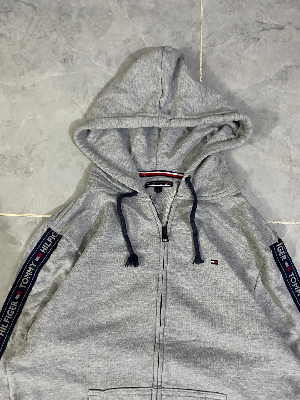 TOMMY HILFIGER ZIPPER HOODIE  (Thrift)