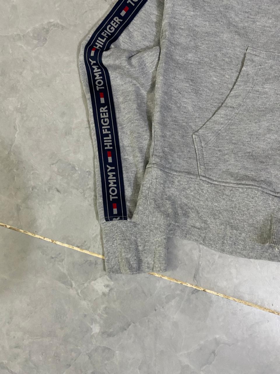 TOMMY HILFIGER ZIPPER HOODIE  (Thrift)