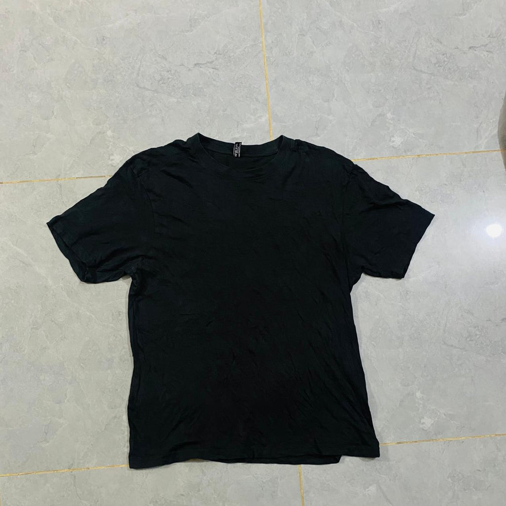 BLACK T.SHIRT