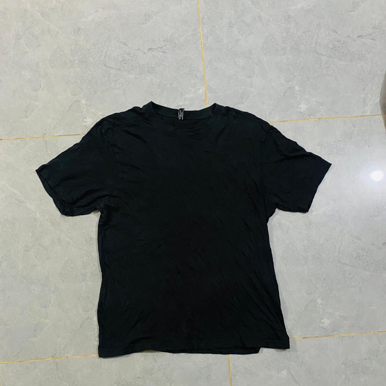 BLACK T.SHIRT