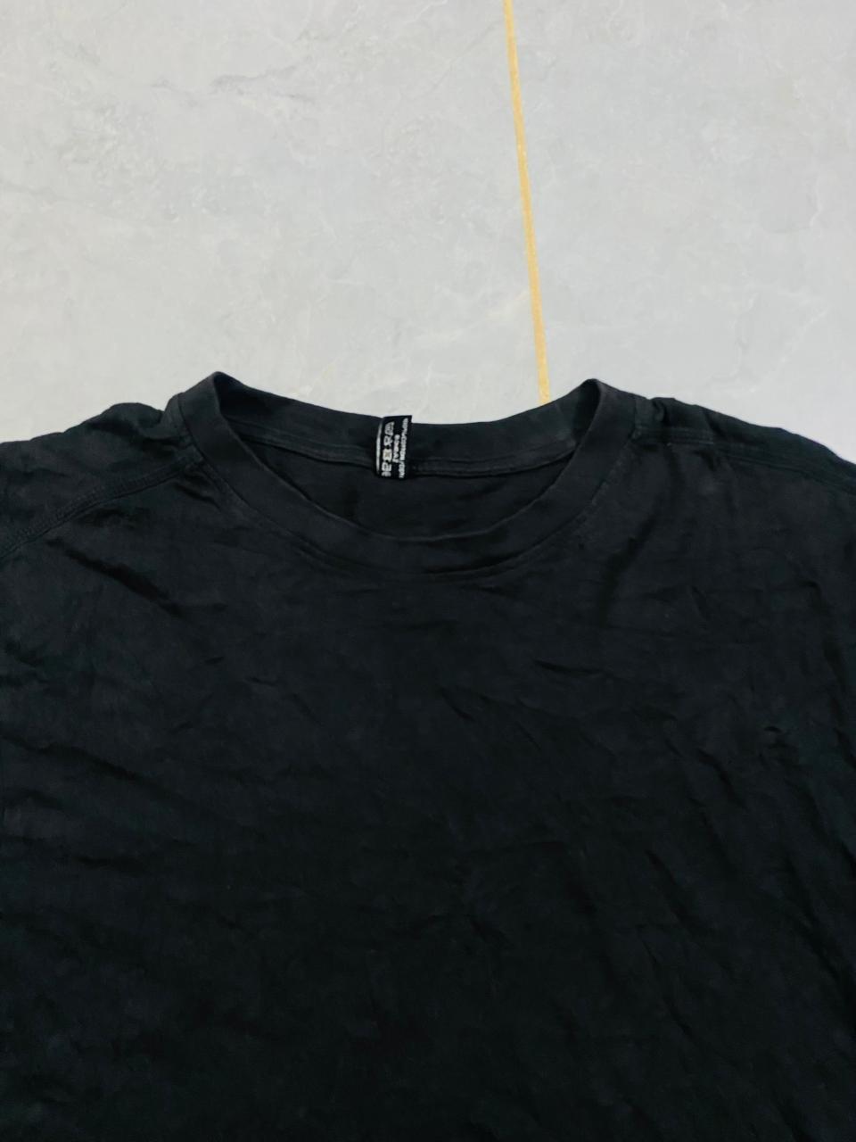 BLACK T.SHIRT