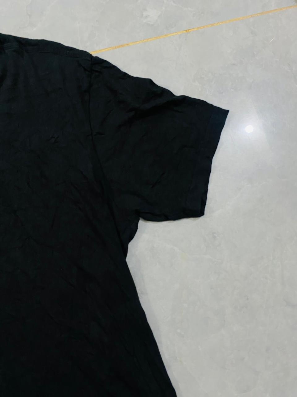 BLACK T.SHIRT
