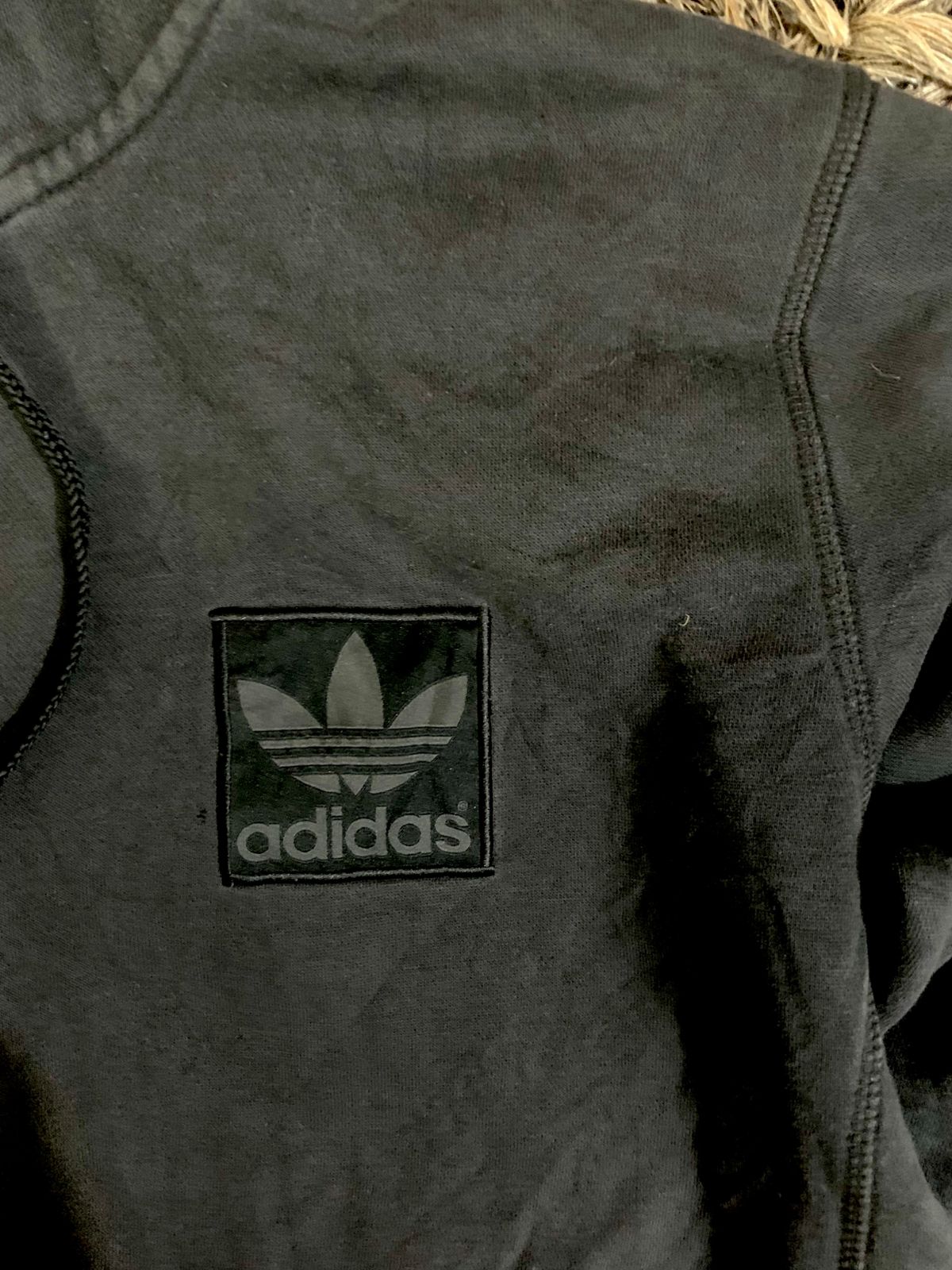 (ADIDAS)  HOODIE (Thrift)